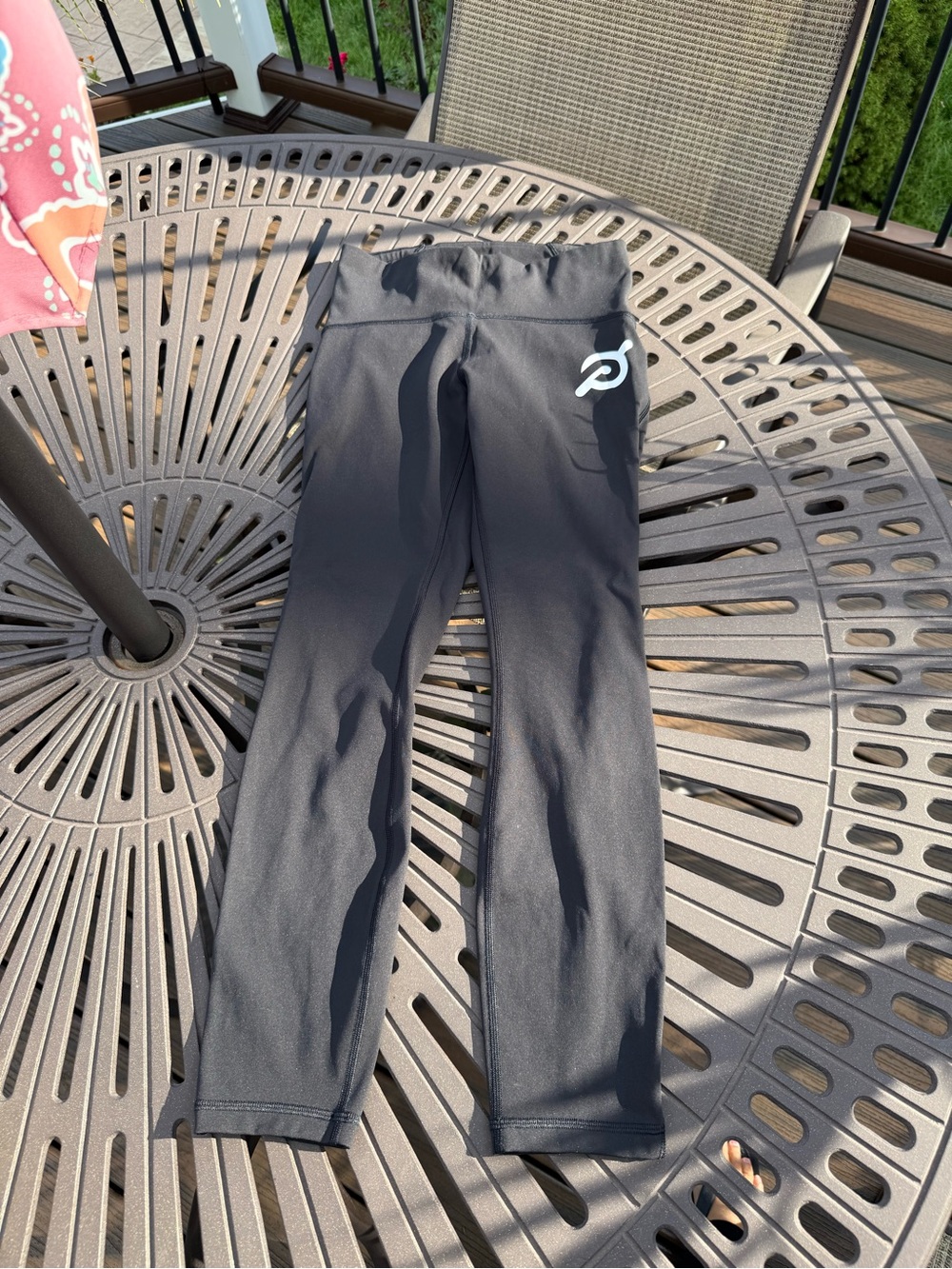 Lululemon leggings with Peloton Logo Sz.6, like new !